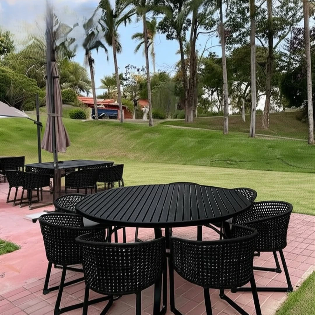 Mesa e cadeiras com trama de corda náutica da Poços