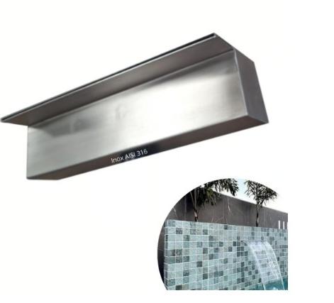 Cascata em inox, lâmina simples AISI 316, instalada em parede com pastilha